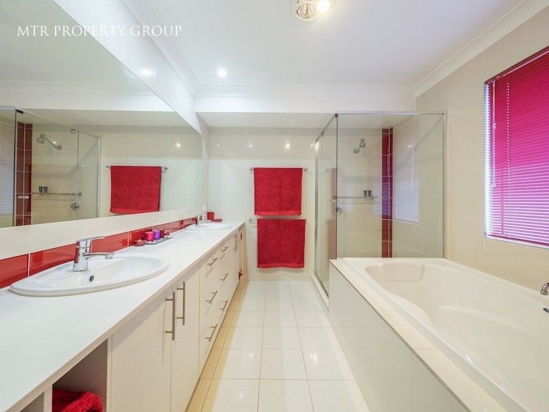 20 Barrier Place, Forest Lake QLD 4078