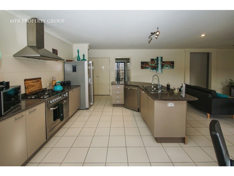 3 Kenny Close, Forest Lake QLD 4078