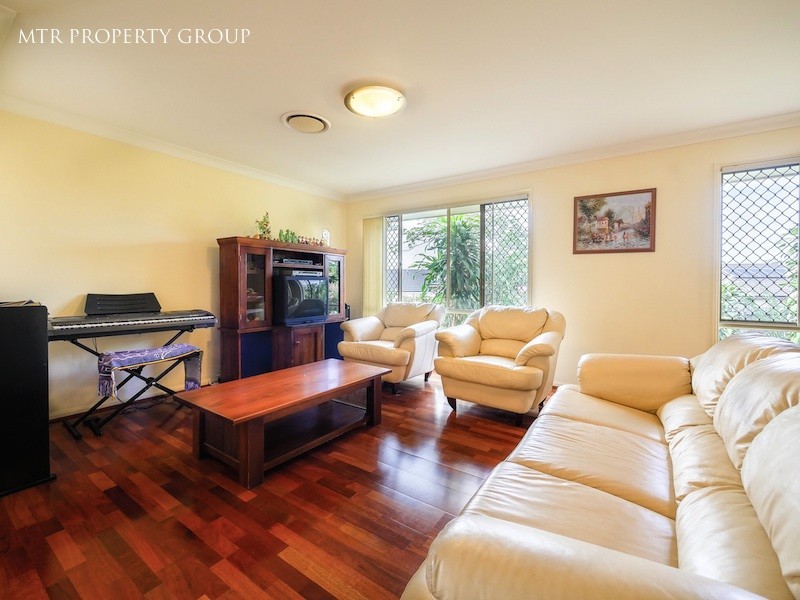 4 Montville Place, Forest Lake QLD 4078
