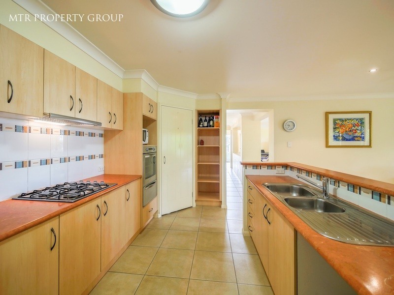 4 Montville Place, Forest Lake QLD 4078