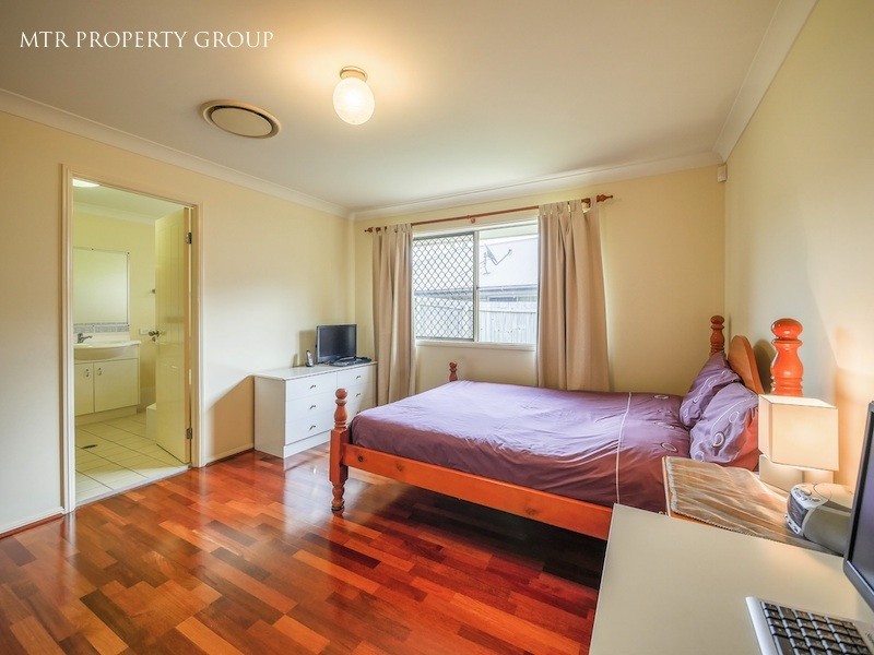 4 Montville Place, Forest Lake QLD 4078