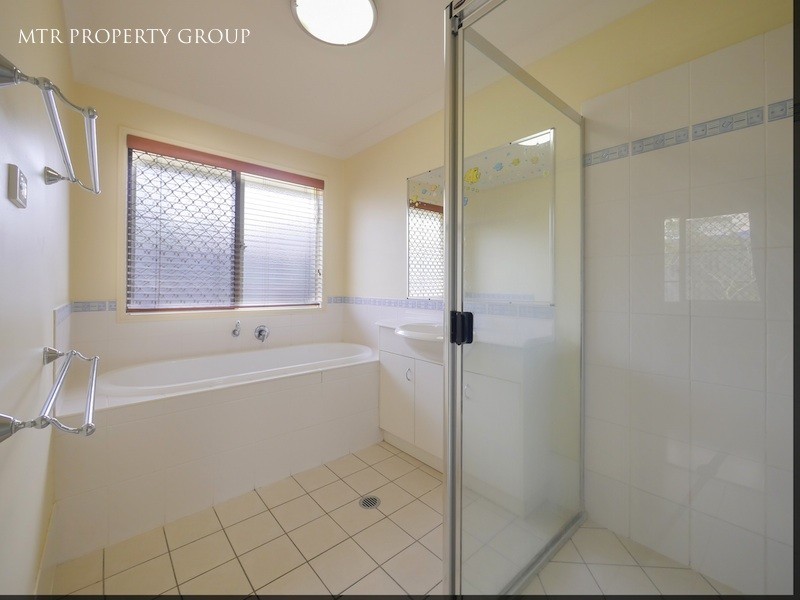 4 Montville Place, Forest Lake QLD 4078