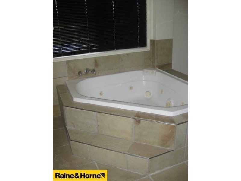 31 Valencia Court, Eatons Hill QLD 4037