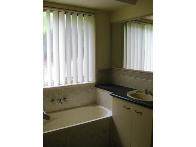 5 Emanual Court, Eatons Hill QLD 4037