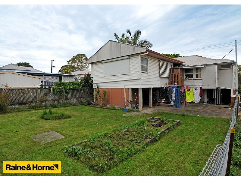 124 Friday St, Shorncliffe QLD 4017