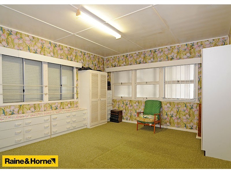 124 Friday St, Shorncliffe QLD 4017