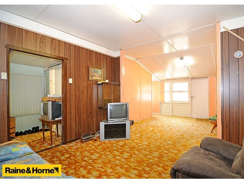 124 Friday St, Shorncliffe QLD 4017