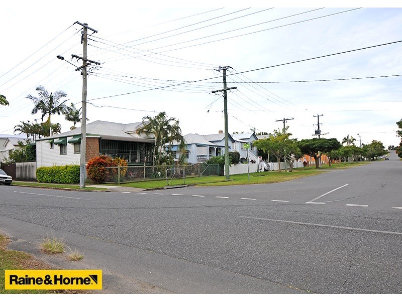 124 Friday St, Shorncliffe QLD 4017