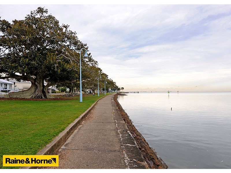 124 Friday St, Shorncliffe QLD 4017