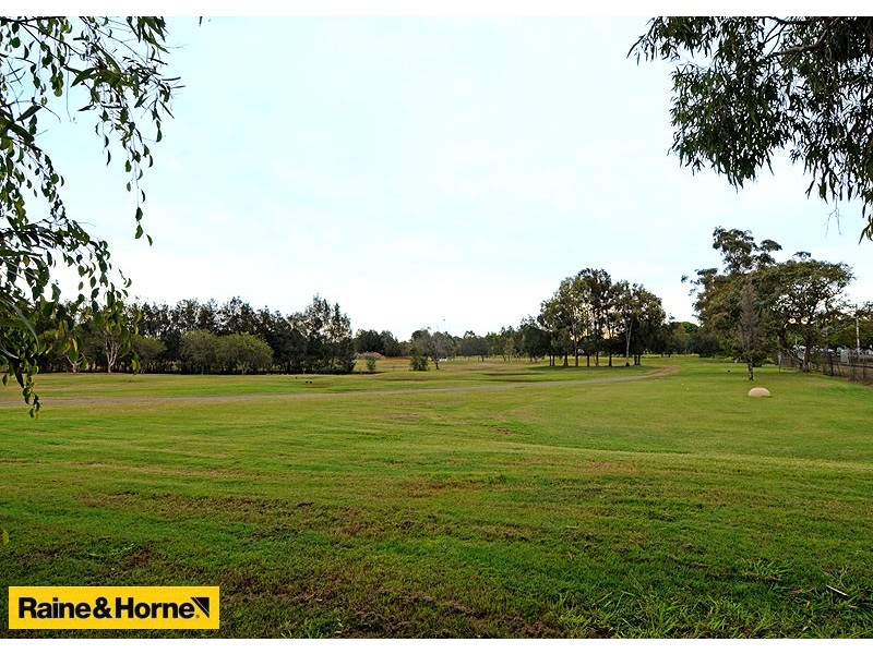 124 Friday St, Shorncliffe QLD 4017