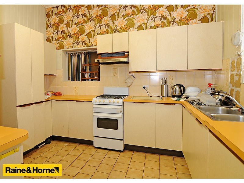 124 Friday St, Shorncliffe QLD 4017