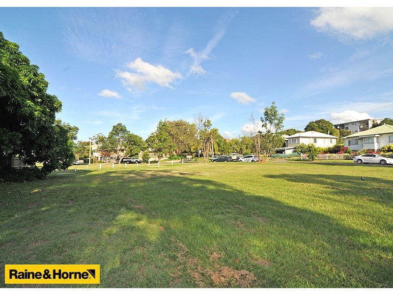 14 Sammells Drive, Chermside QLD 4032