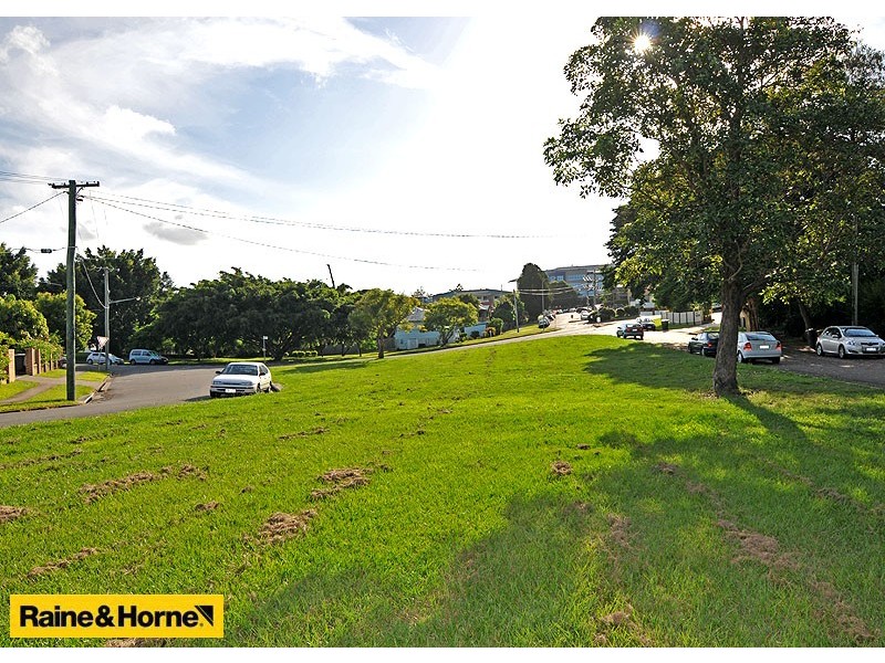 14 Sammells Drive, Chermside QLD 4032