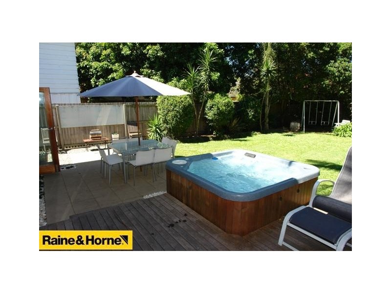 9 Hardiman Street, Woody Point QLD 4019