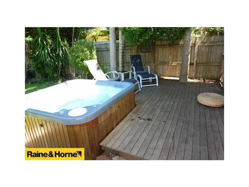 9 Hardiman Street, Woody Point QLD 4019