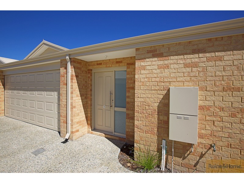 Unit 1/22 Kwella Entrance, Greenfields WA 6210