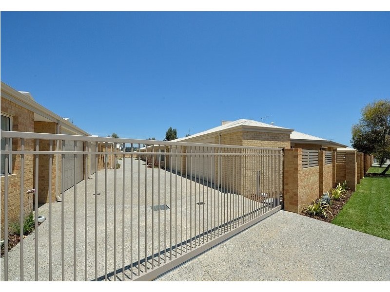 Unit 1/22 Kwella Entrance, Greenfields WA 6210