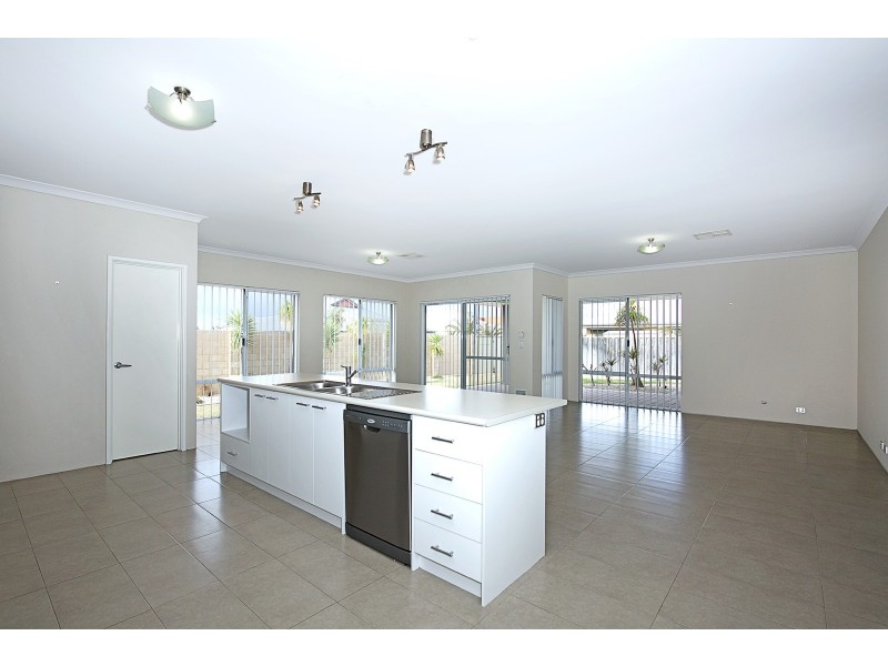 18 Adriana Way, Halls Head WA 6210