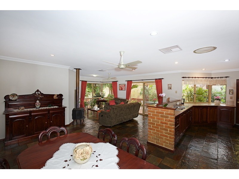 9 Bucentaur Place, Halls Head WA 6210