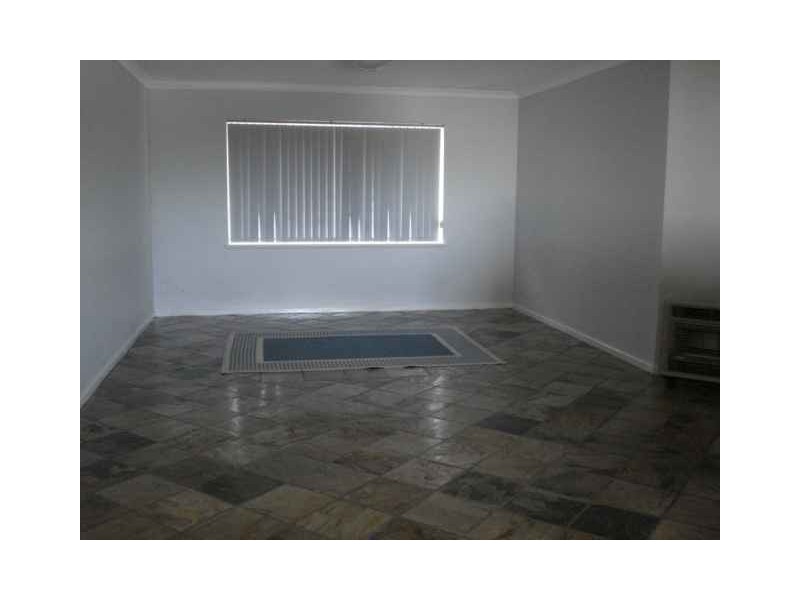 6 Plover Rise, Halls Head WA 6210