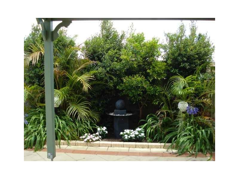 6 Plover Rise, Halls Head WA 6210