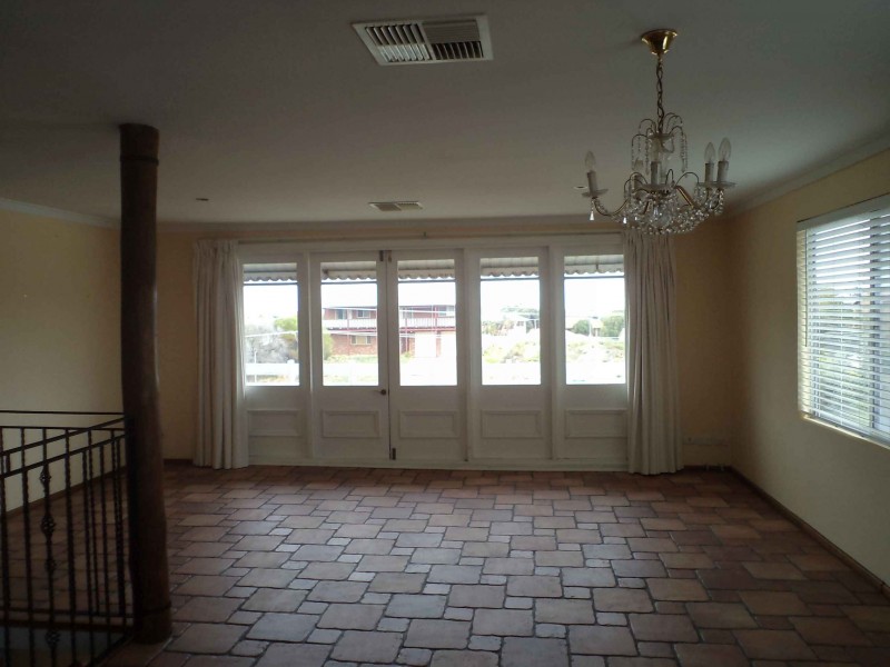 22 Yanrey Street, Golden Bay WA 6174