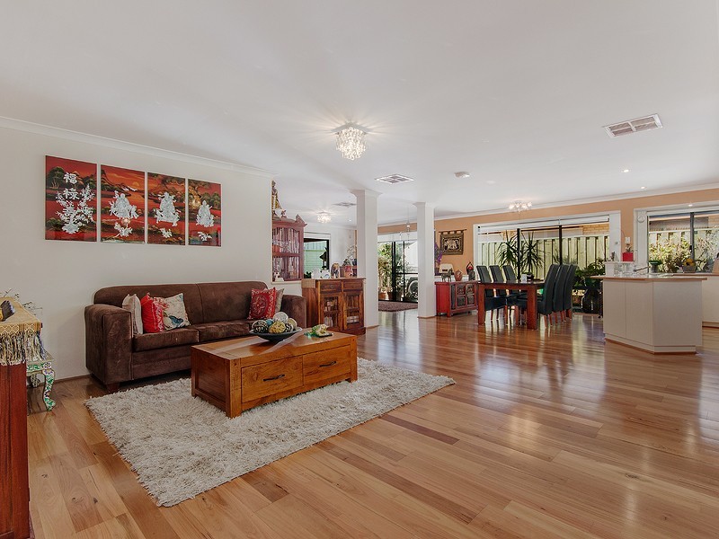 230 Peelwood Pde, Halls Head WA 6210