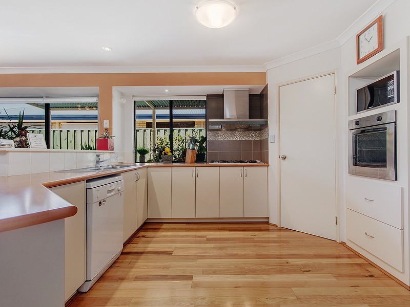 230 Peelwood Pde, Halls Head WA 6210