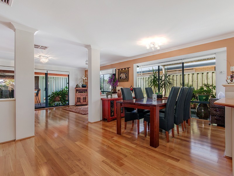 230 Peelwood Pde, Halls Head WA 6210