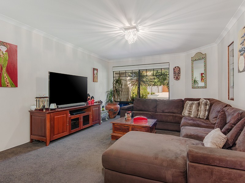 230 Peelwood Pde, Halls Head WA 6210