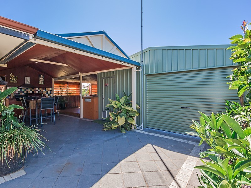 230 Peelwood Pde, Halls Head WA 6210