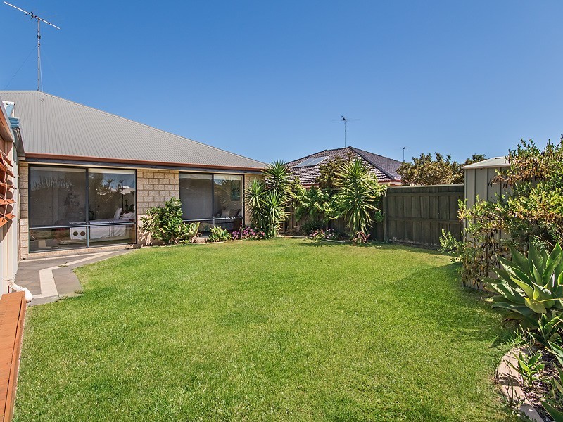 230 Peelwood Pde, Halls Head WA 6210