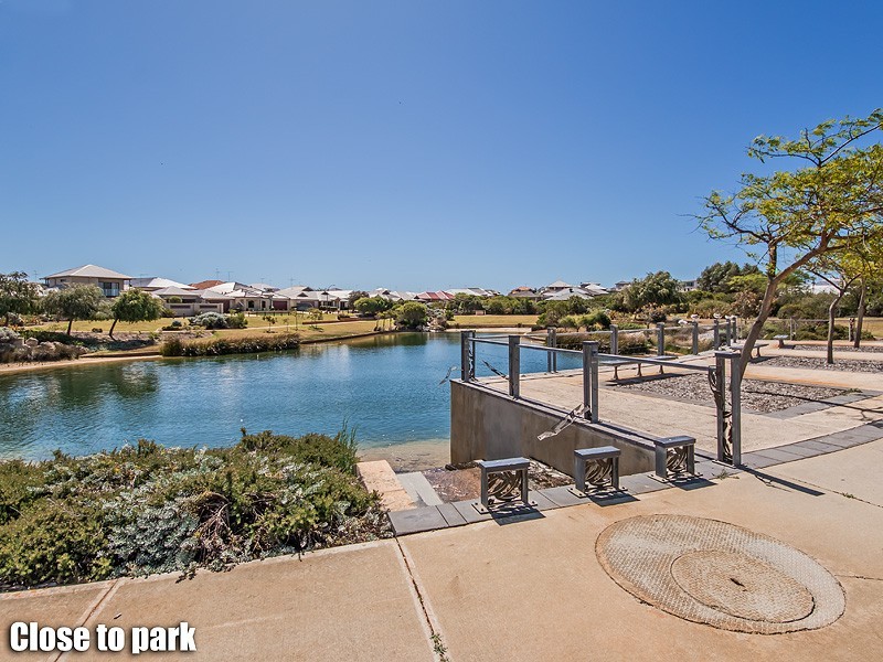 230 Peelwood Pde, Halls Head WA 6210