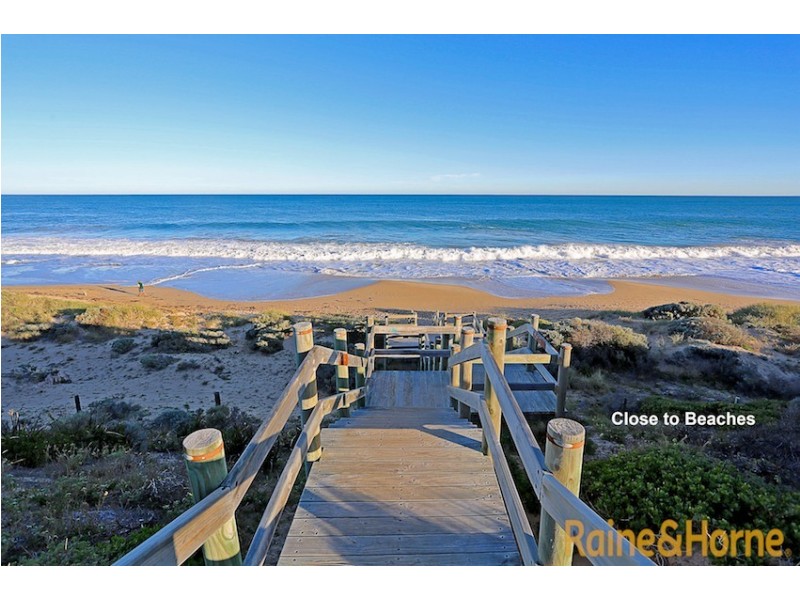 230 Peelwood Pde, Halls Head WA 6210