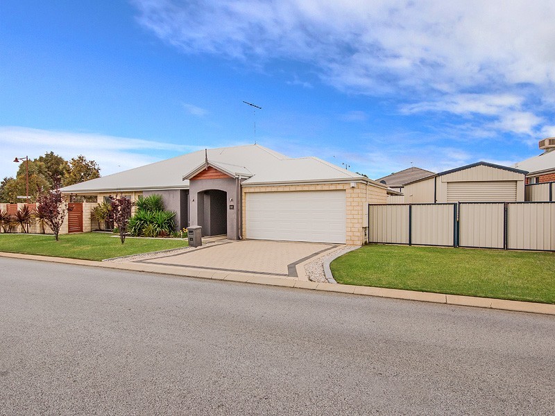 32 Oakwood Gate, Meadow Springs WA 6210
