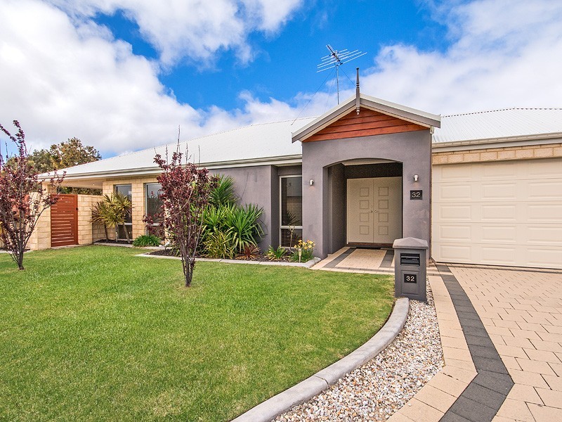 32 Oakwood Gate, Meadow Springs WA 6210