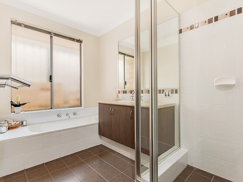 32 Oakwood Gate, Meadow Springs WA 6210