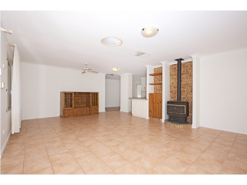 1 Fuchsia Place, Halls Head WA 6210