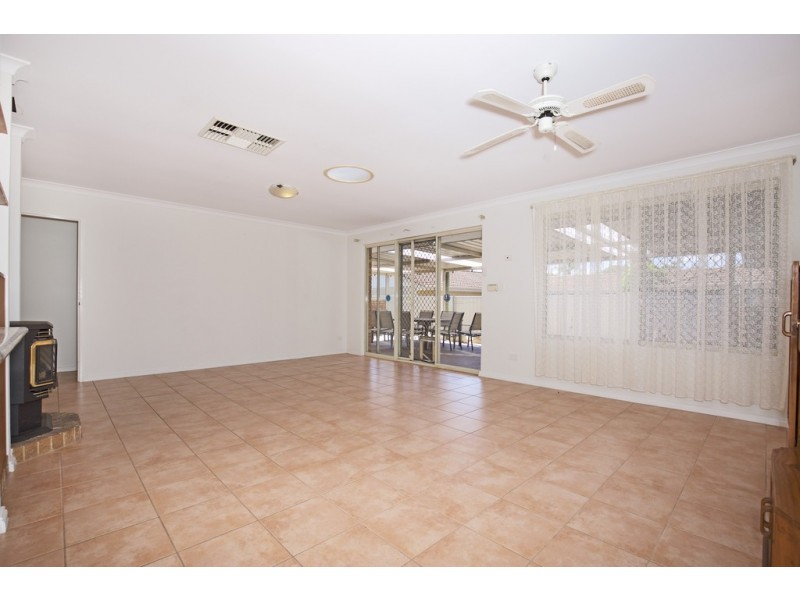 1 Fuchsia Place, Halls Head WA 6210