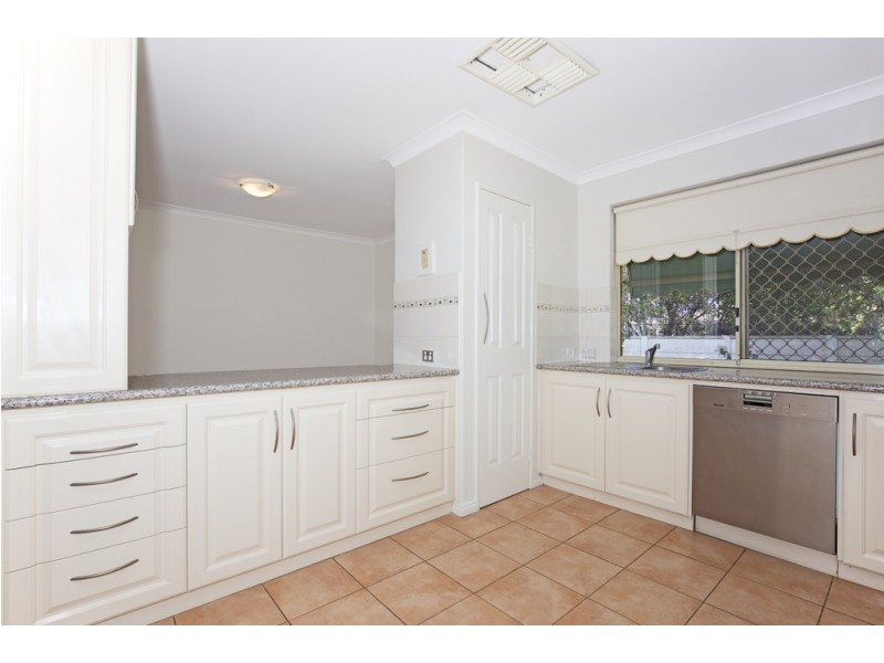 1 Fuchsia Place, Halls Head WA 6210