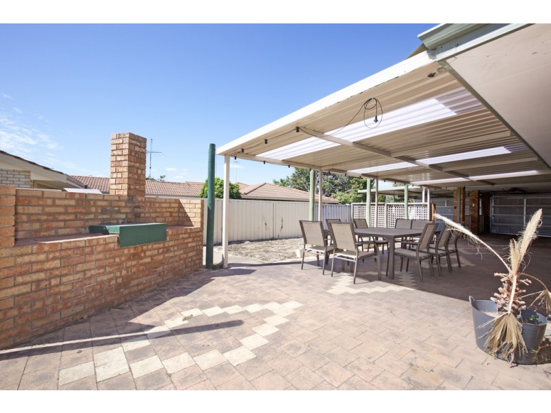 1 Fuchsia Place, Halls Head WA 6210