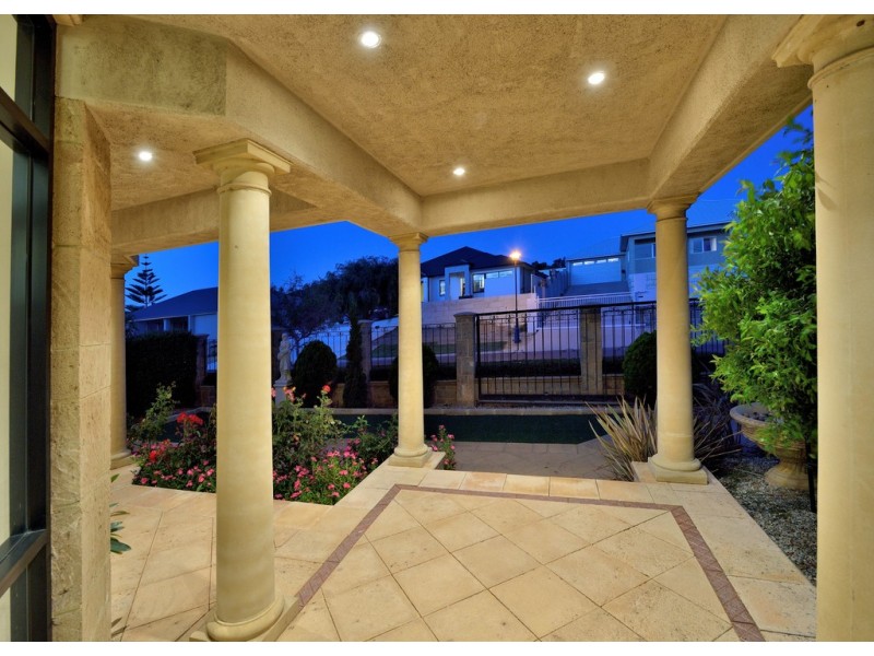 9 Captain Court, Wannanup WA 6210