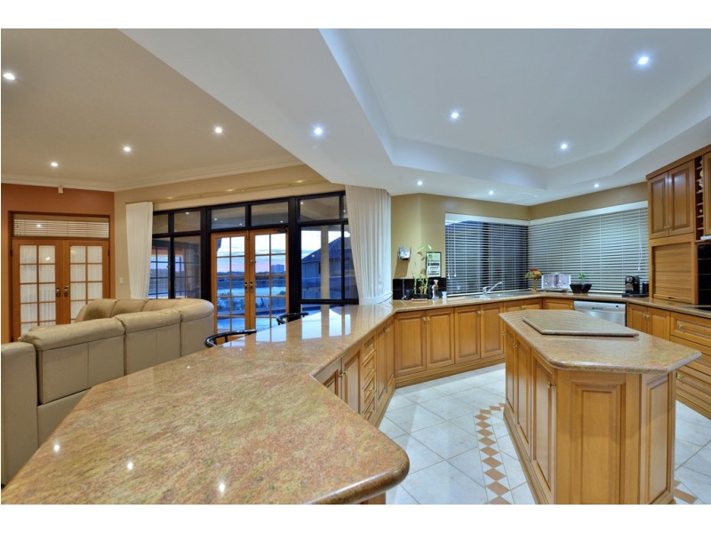 9 Captain Court, Wannanup WA 6210