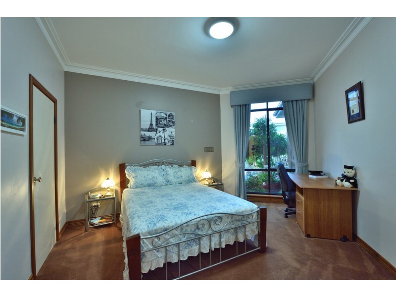 9 Captain Court, Wannanup WA 6210