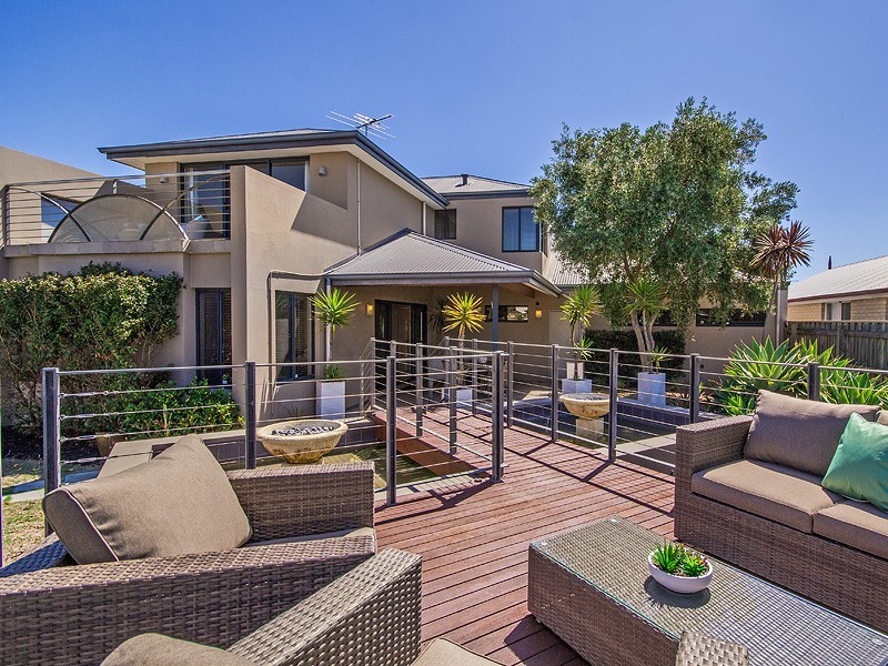 12 Cohen Vista, Lakelands WA 6180