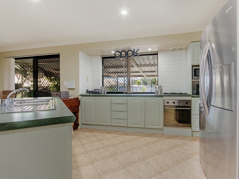 57 Reynolds Ave, Greenfields WA 6210