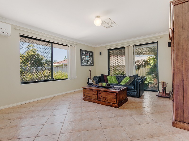 57 Reynolds Ave, Greenfields WA 6210