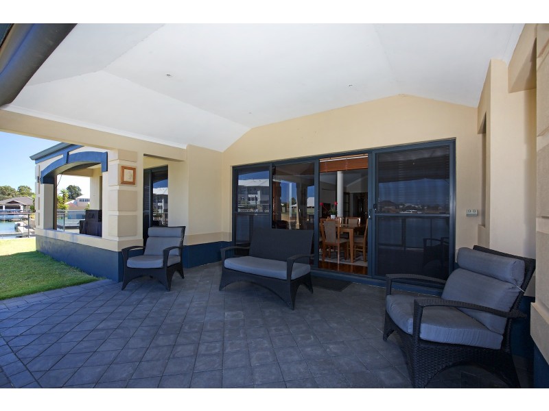 12 Erins Isle, Dudley Park WA 6210