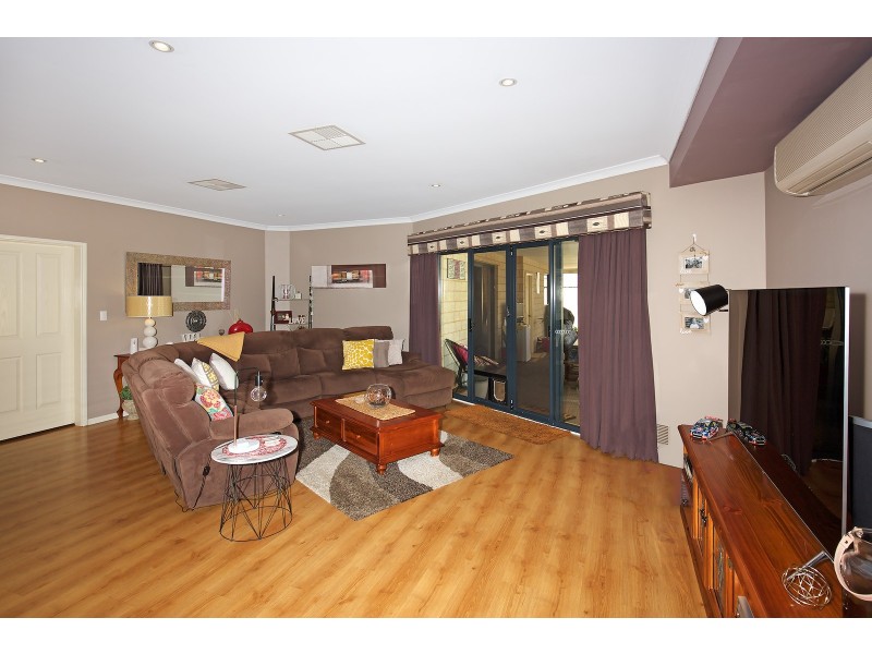 28 Hudson Drive, Dudley Park WA 6210