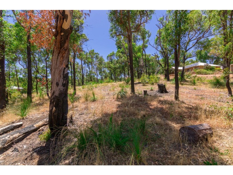 33 Lyons Rd, Waroona WA 6215